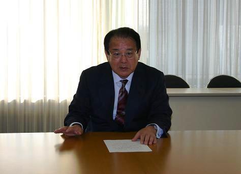 画像：麻生会長記者会見の様子
